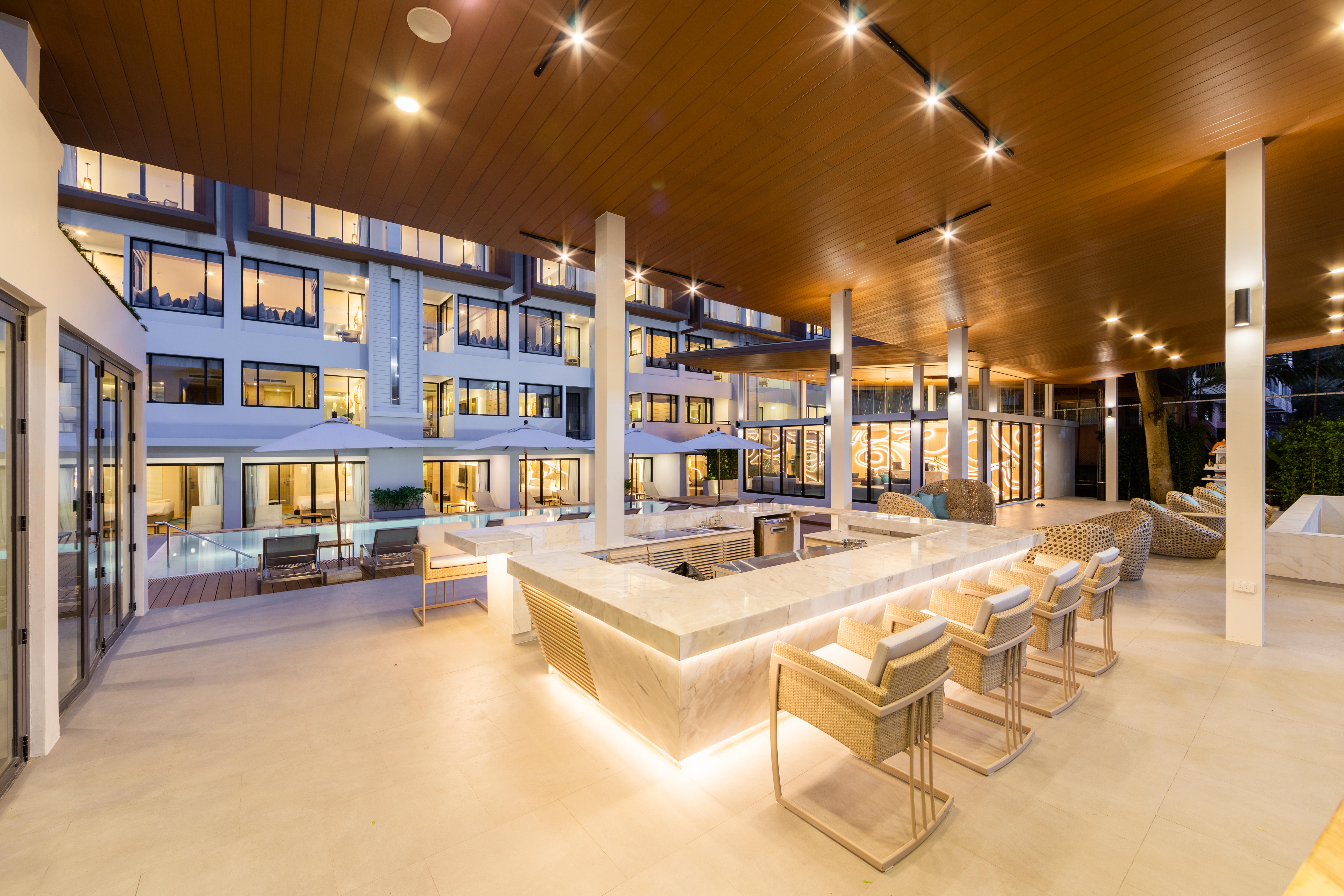 Liv Phuket Beachfront Hotell