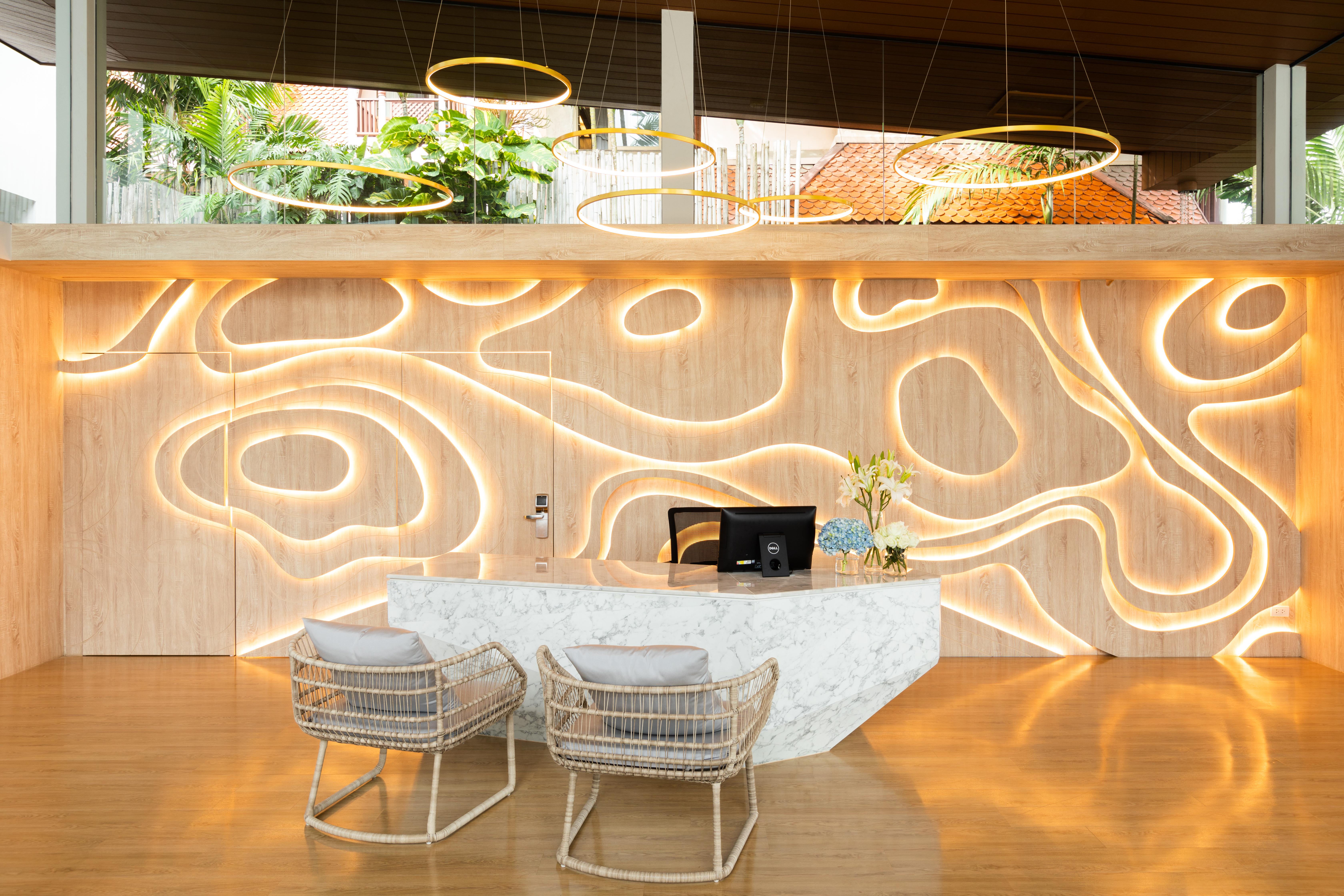 Liv Phuket Beachfront Hotell 4*