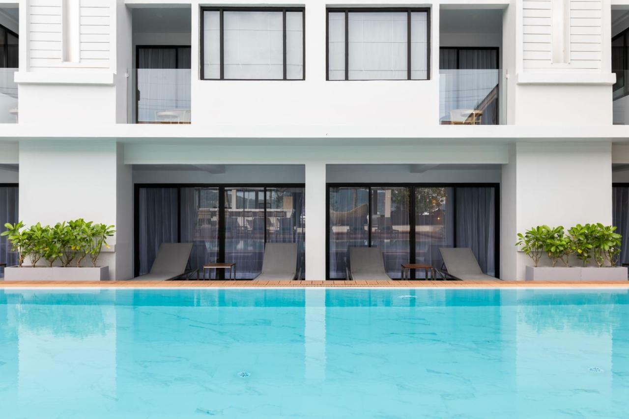 Liv Phuket Beachfront Hotell