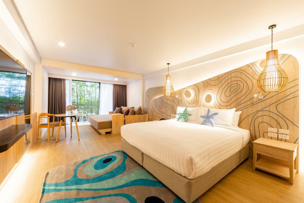 Liv Phuket Beachfront Hotell